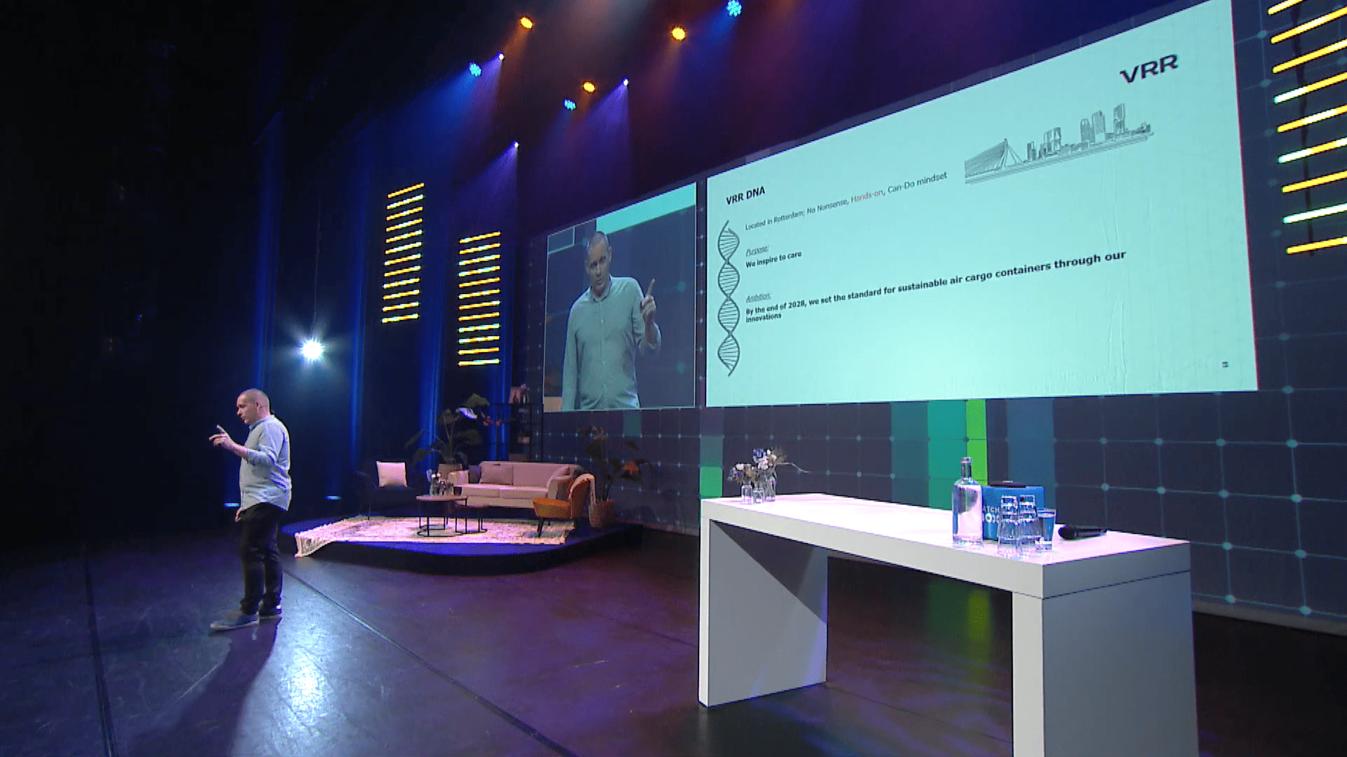 Summit background VRR (1)